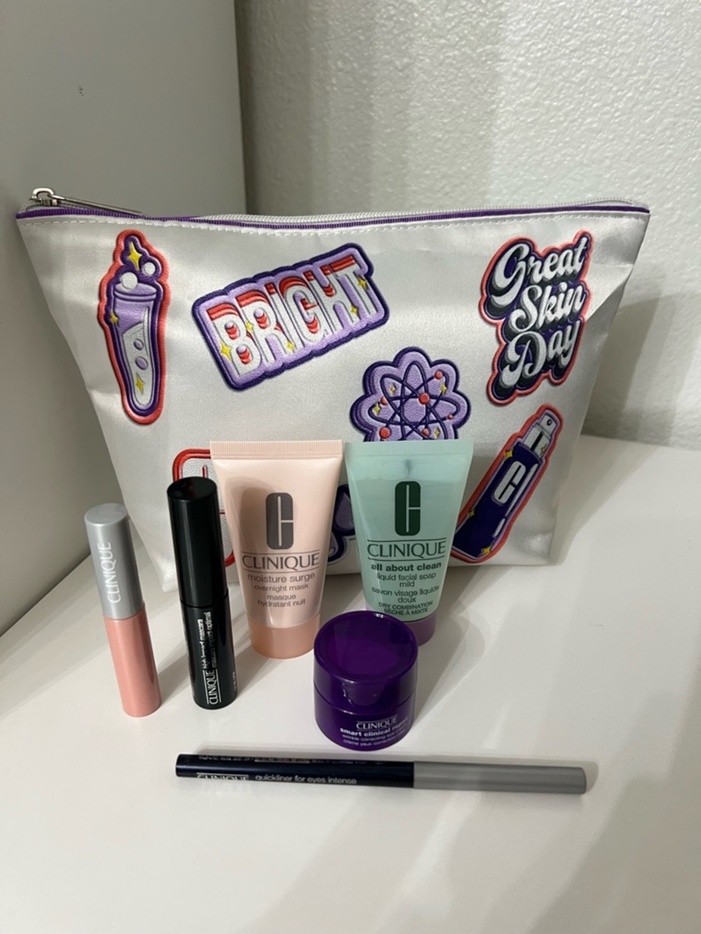 New Clinique Skincare & Makeup Set with White Patchwork Cosmetic Pouch